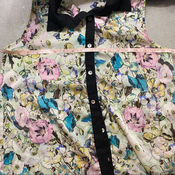 Love Tree Sleeveless Blouse - Picture 8 of 9